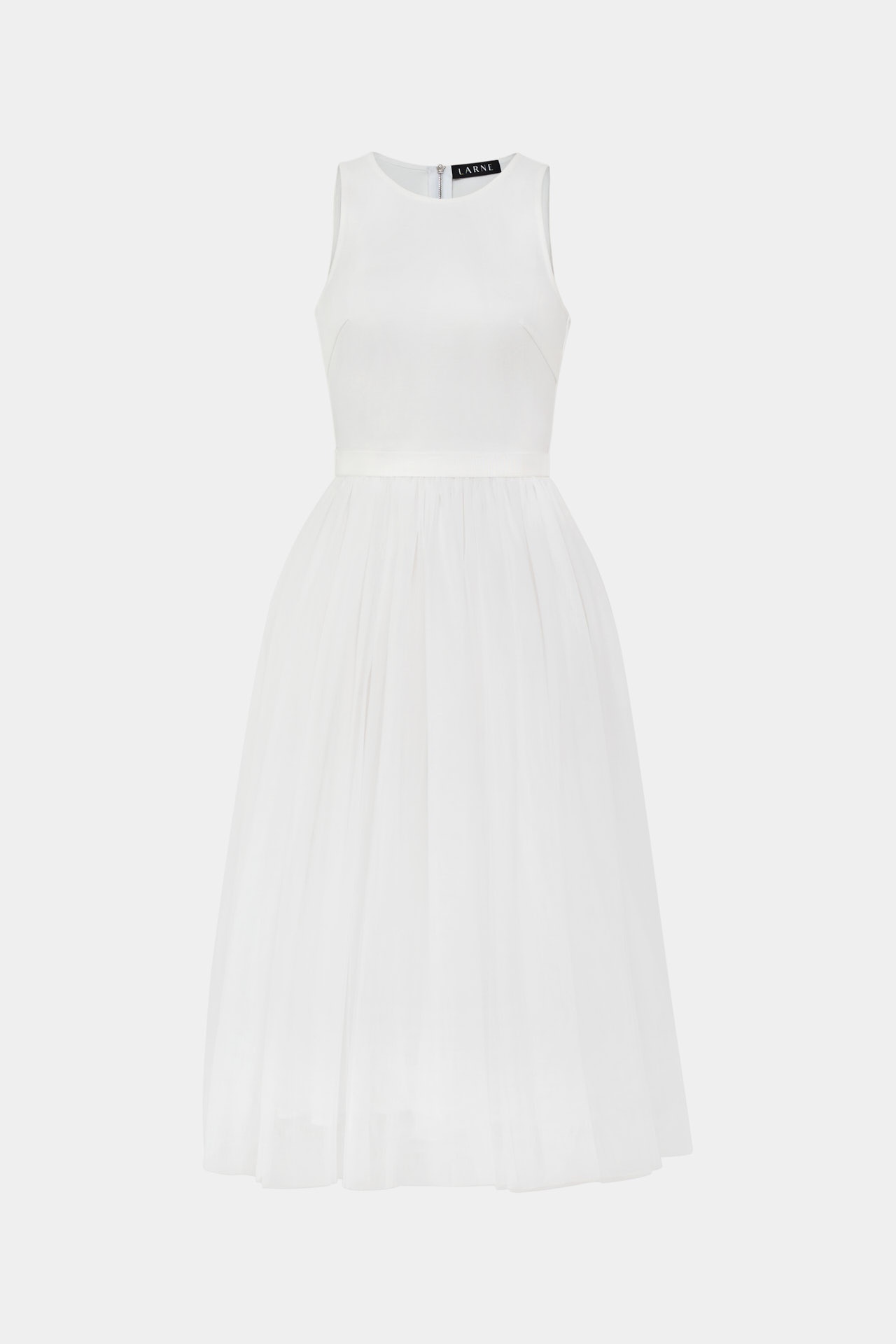 Платье-балерина без рукавов в белом цвете