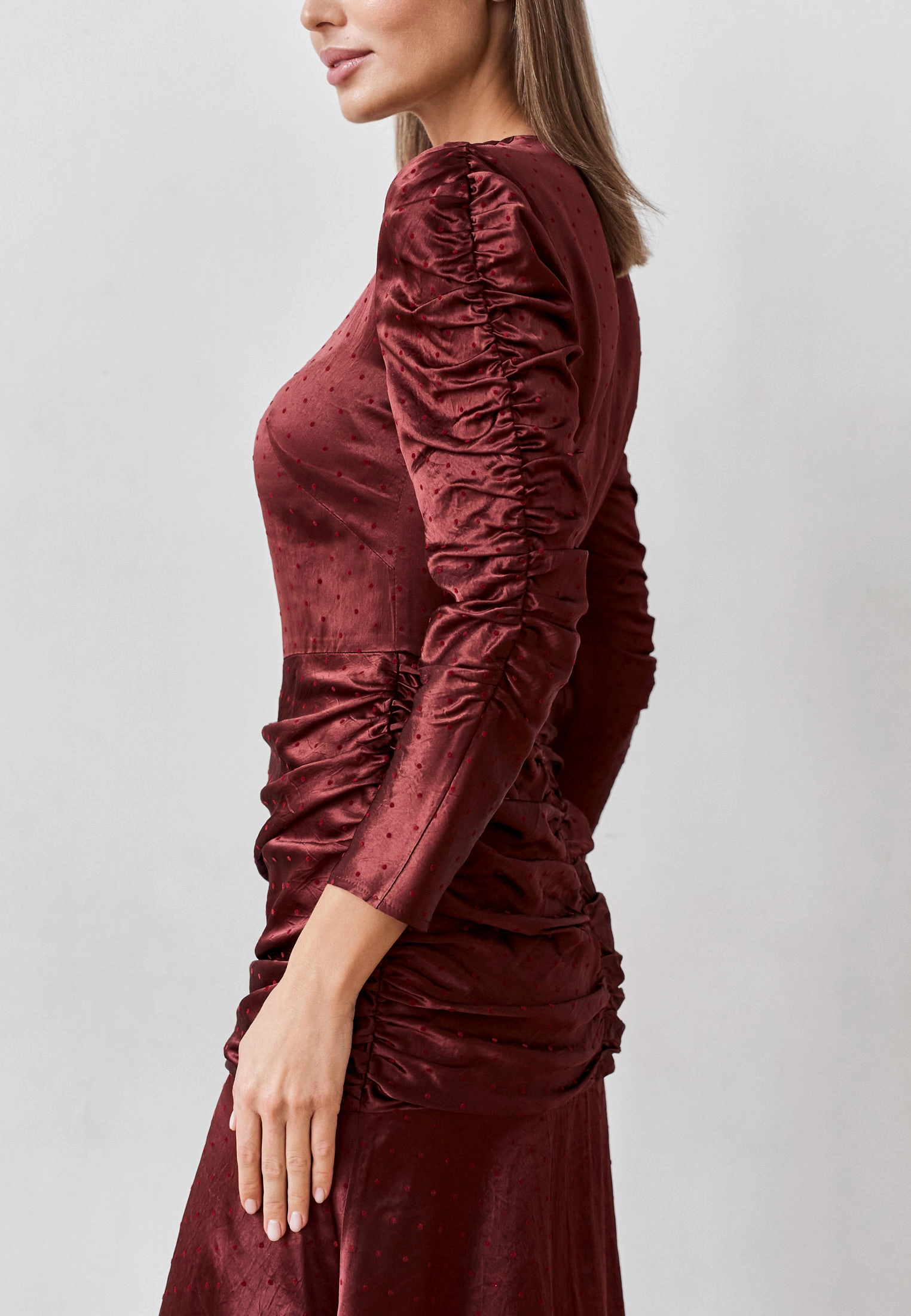 Игра объёма: как сборки на бедрах создают идеальный силуэт