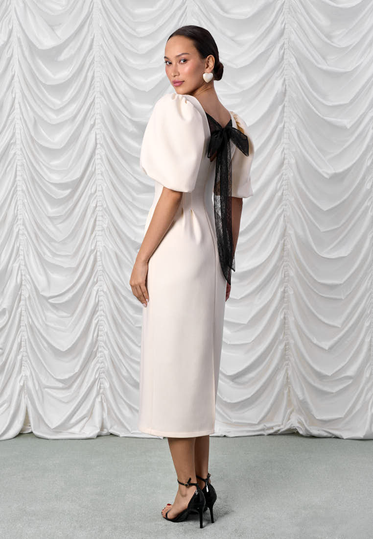 Платье с бантом на спине