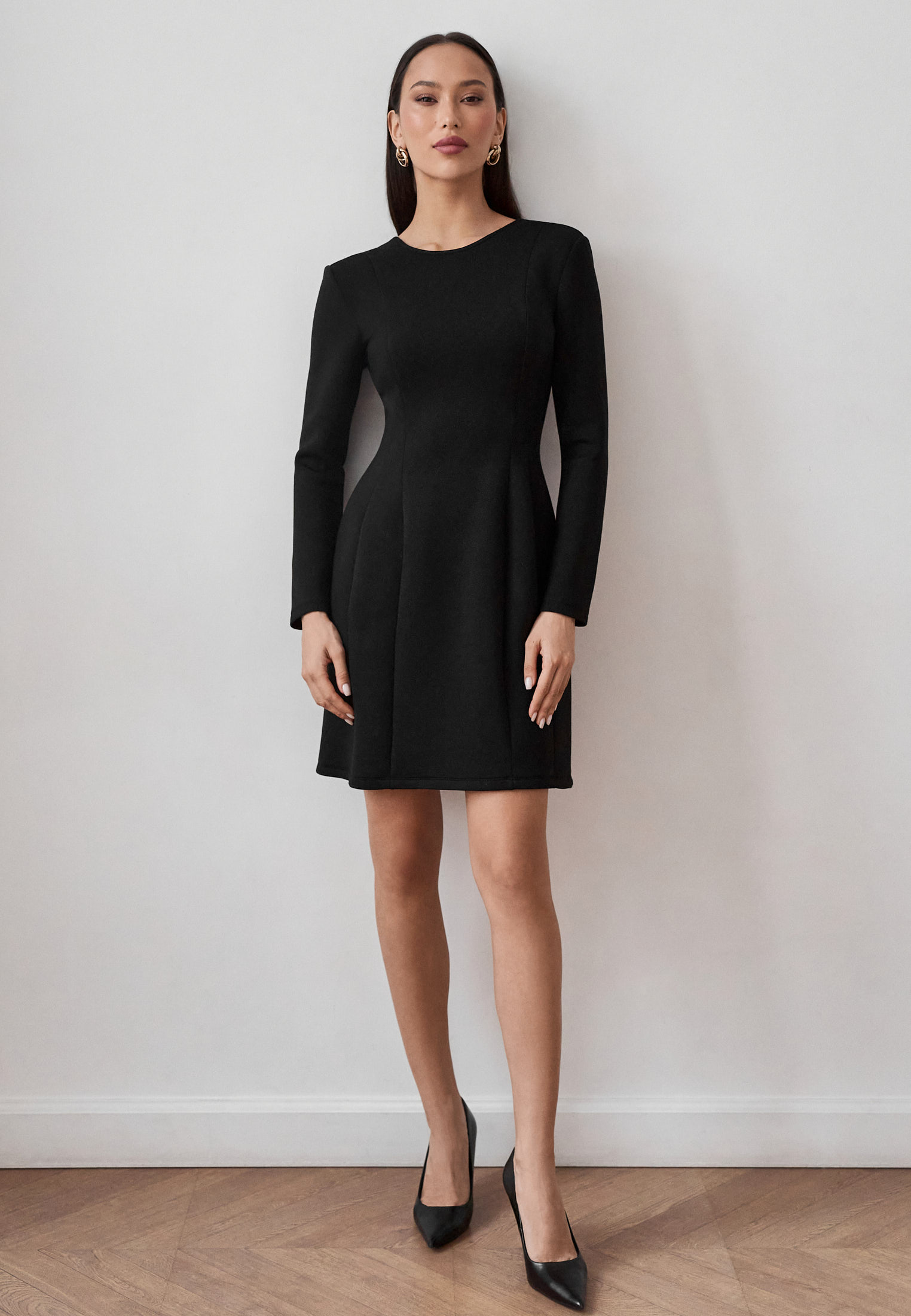 Платье мини с фигурными строчками