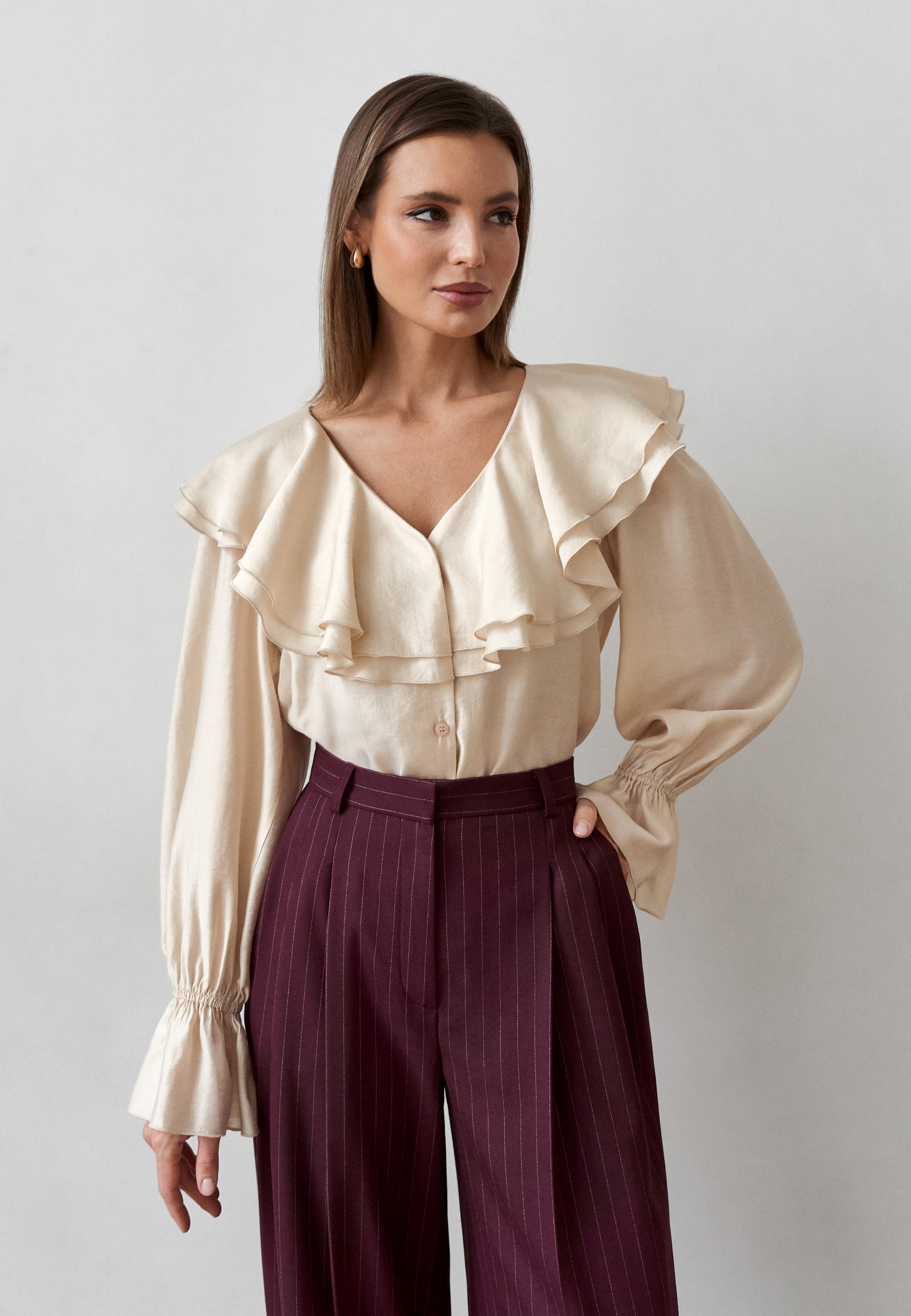 Блуза с воланами