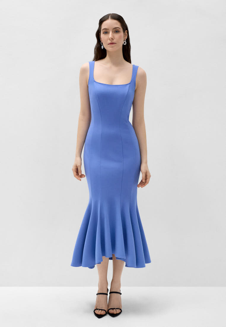 Силуэтное платье из трикотажа