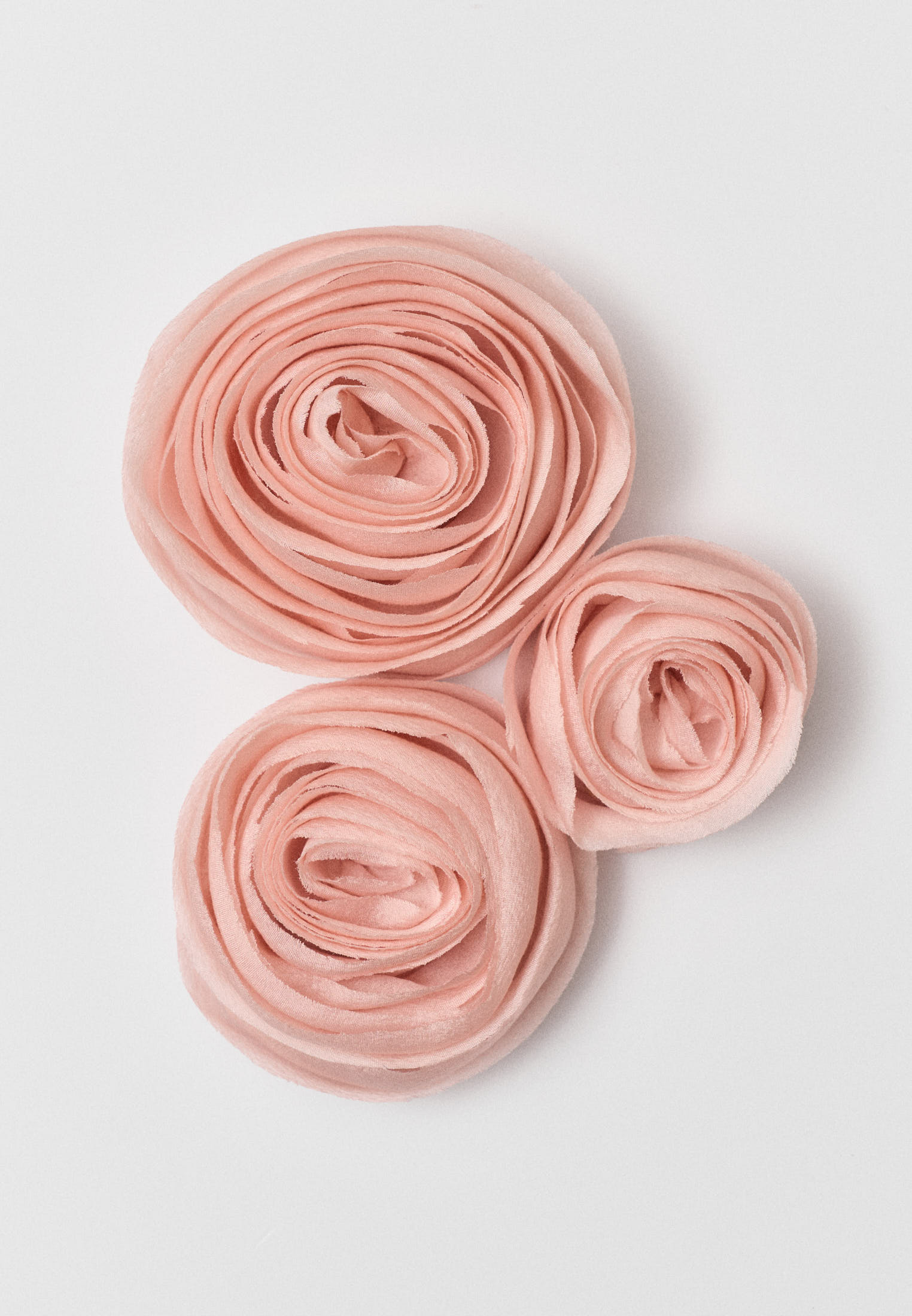 Брошь ручной работы из натуральной органзы