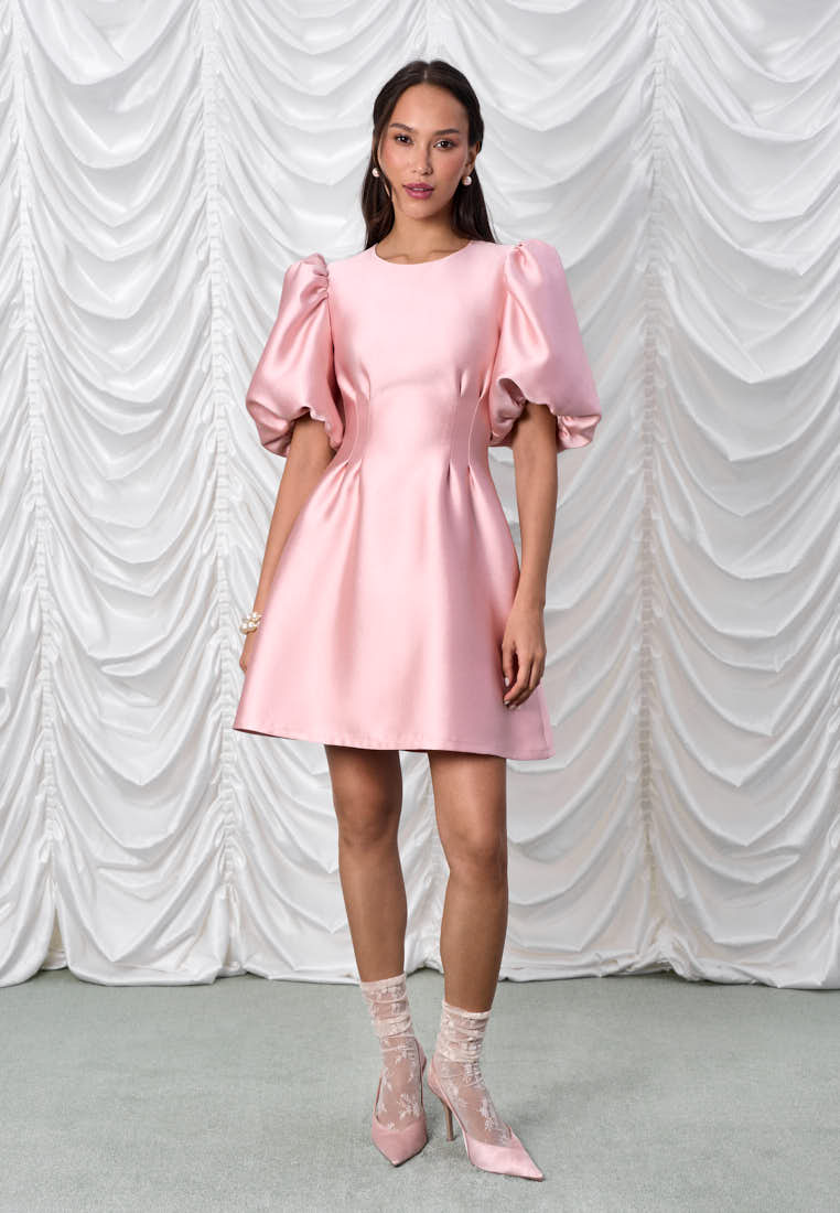 Платье из атласной ткани