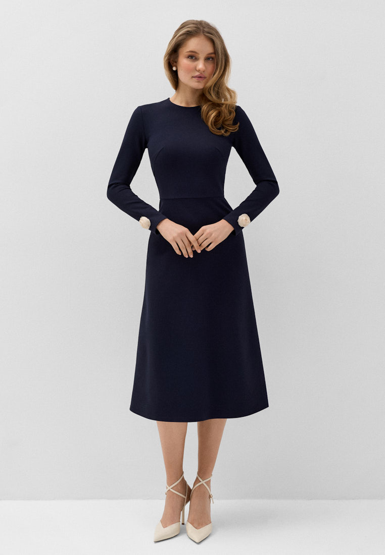 Платье из плотного трикотажное с розочками