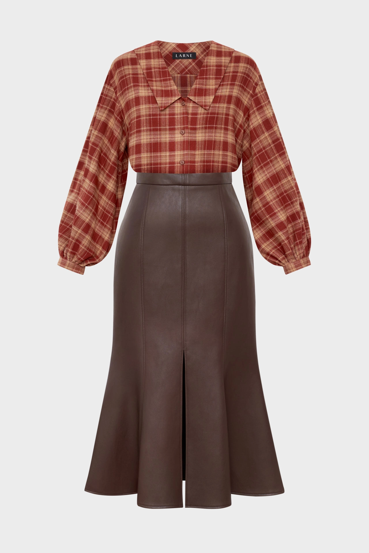 Кожа, которая не страшна: как носить кожаные вещи без перегрузки