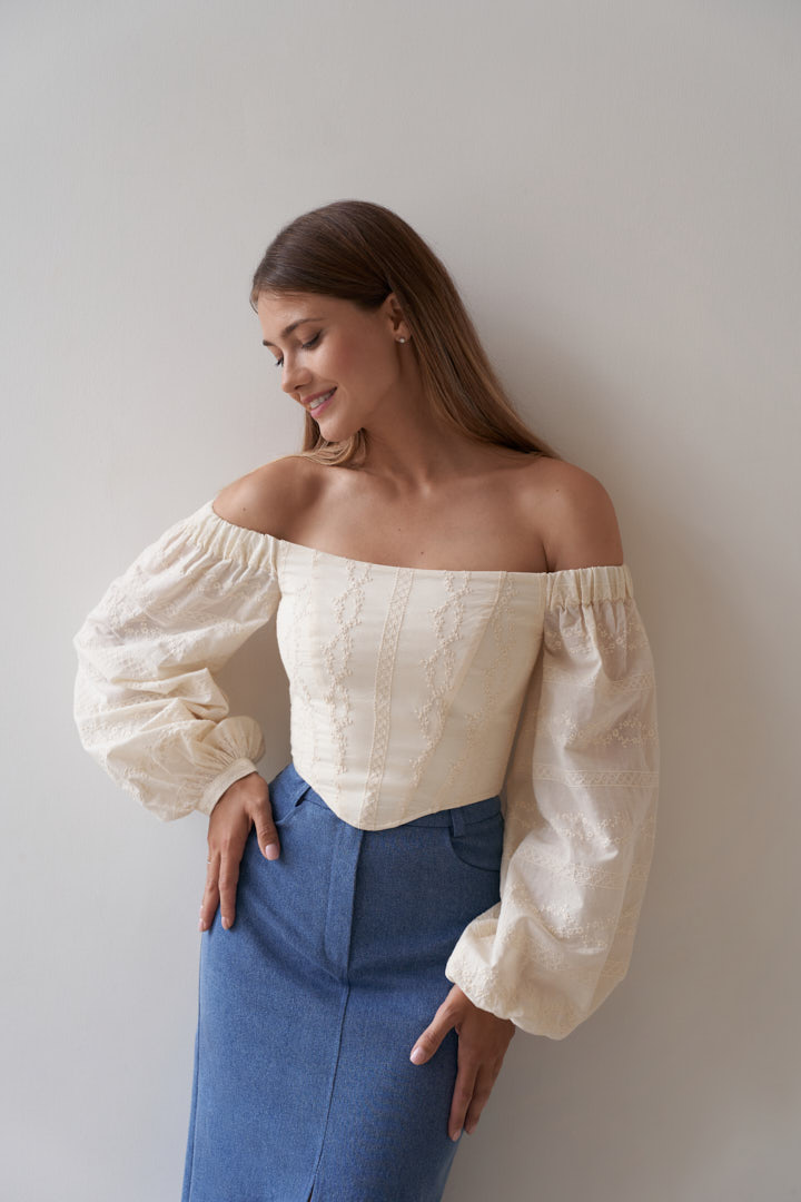 Корсетный топ с длинными рукавами и шитьем