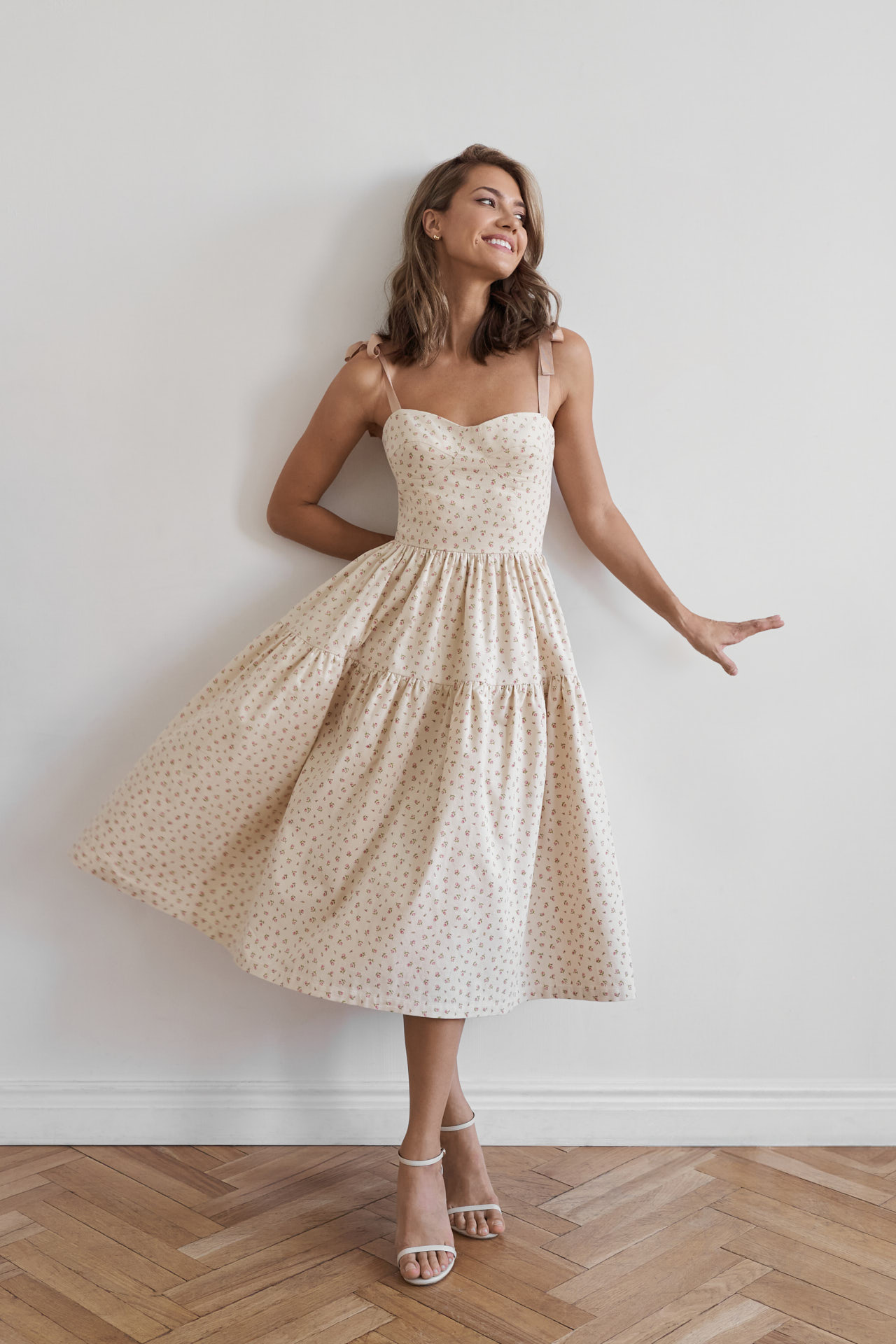 Платье-бюстье из фактурной ткани с цветочным принтом