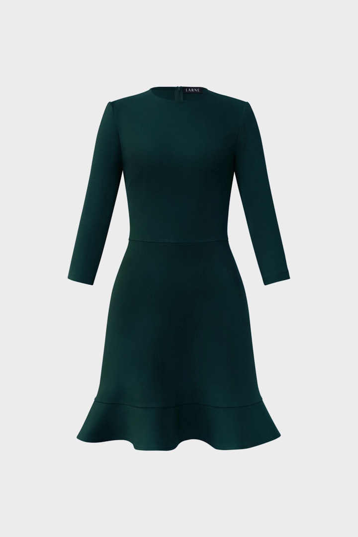 Платье из плотного трикотажа с воланом