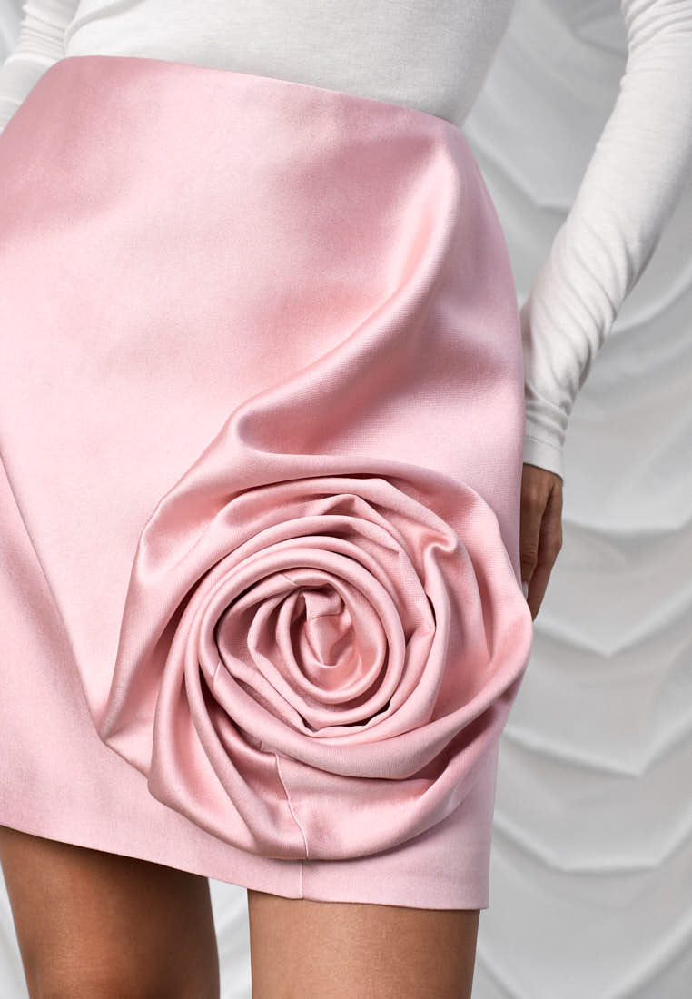 Юбка из атласа с розой