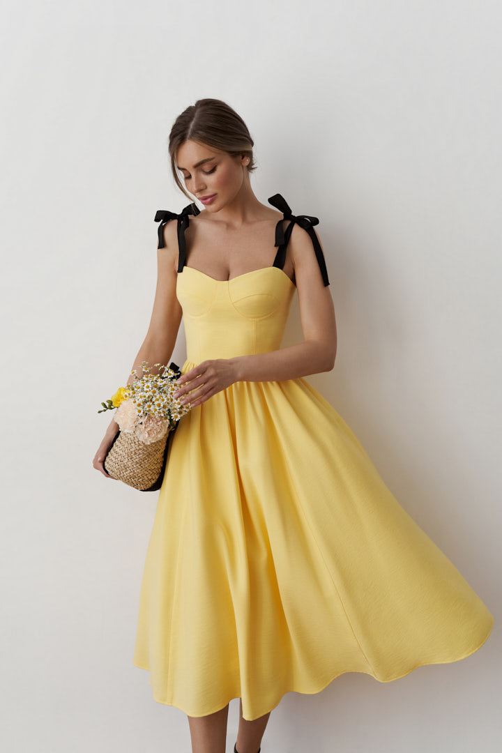 Платье-бюстье миди из крепа в желтом цвете