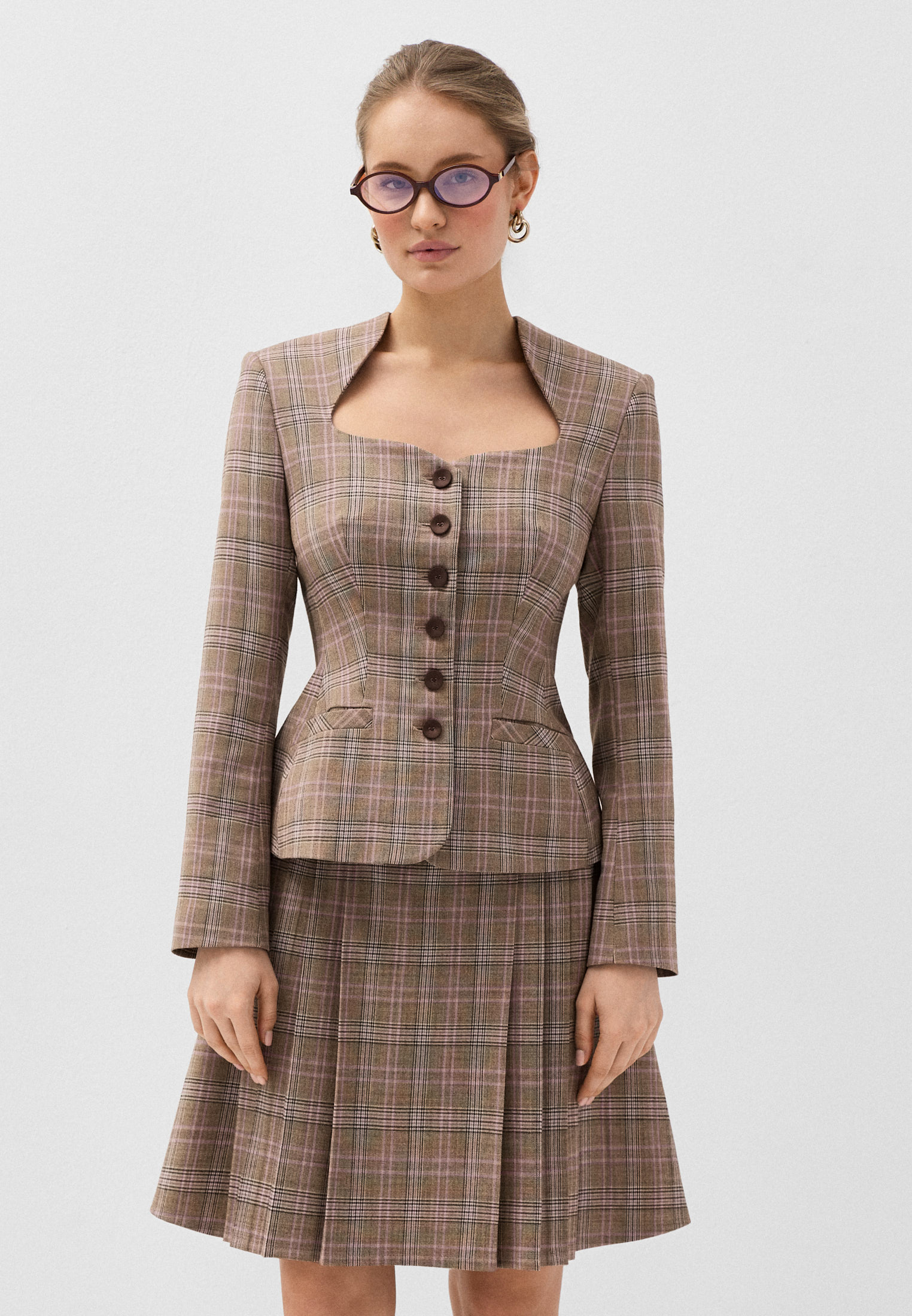 Жакет в клетку с фигурным вырезом