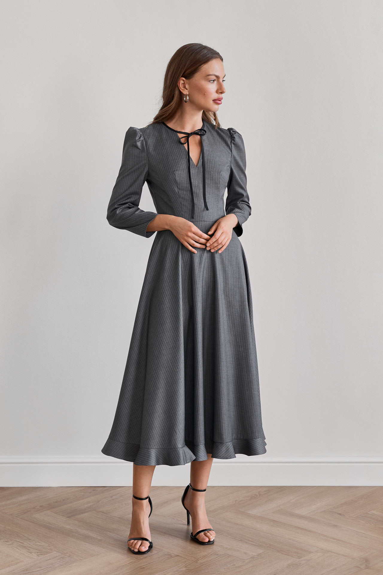 Платье в полоску с бантом