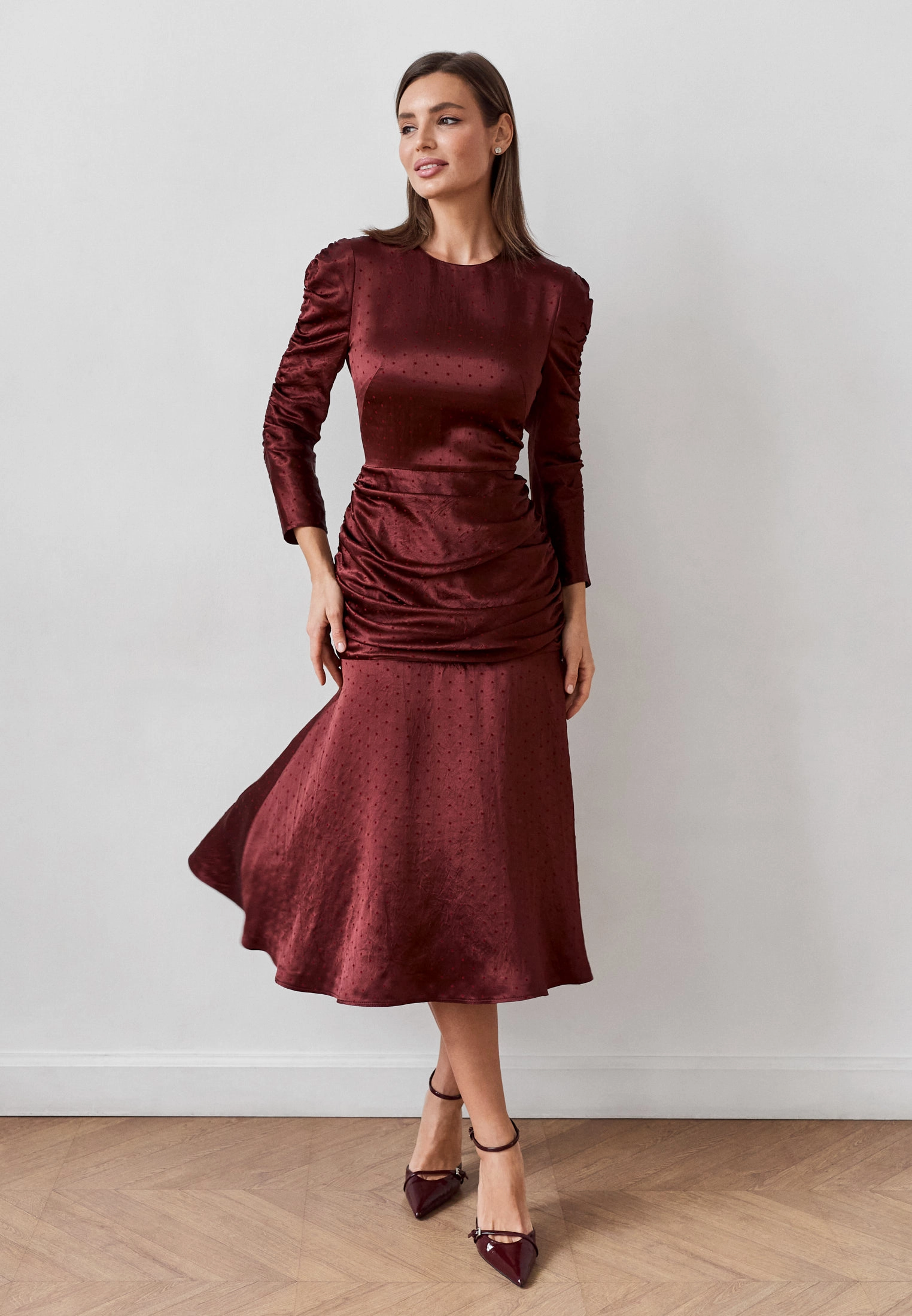 Игра объёма: как сборки на бедрах создают идеальный силуэт