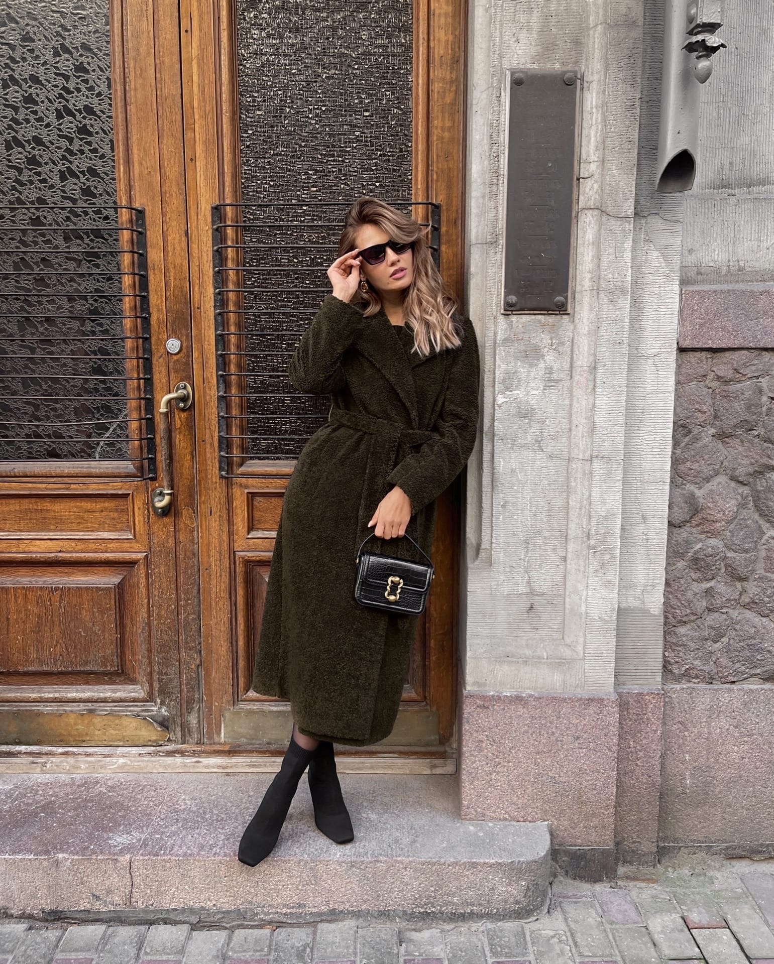 Все о классических женских пальто в Москве