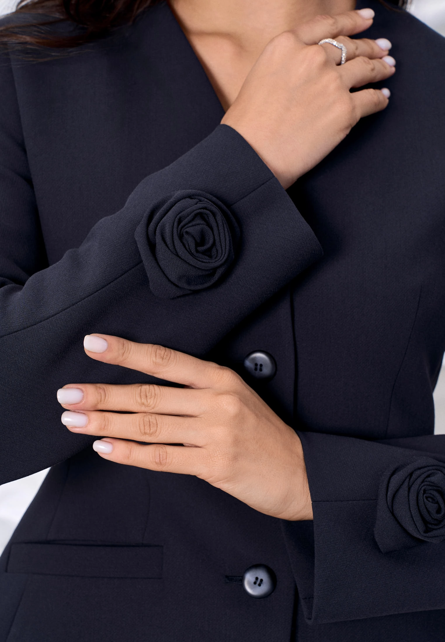 Жакет с розами: как добавить поэзию в деловой образ и остаться собой на корпоративе