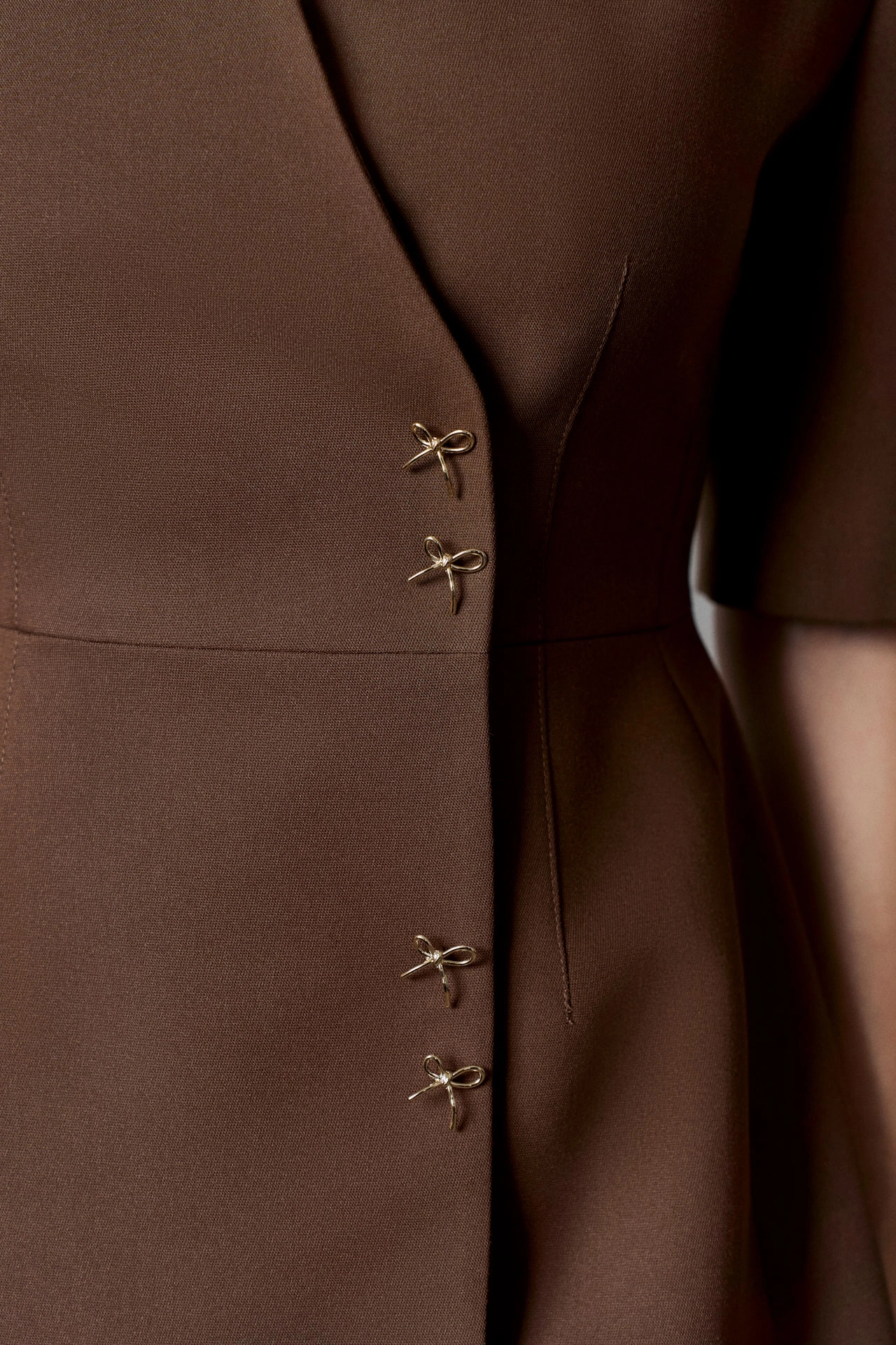 Платье на запах: идеальный вариант для любой фигуры