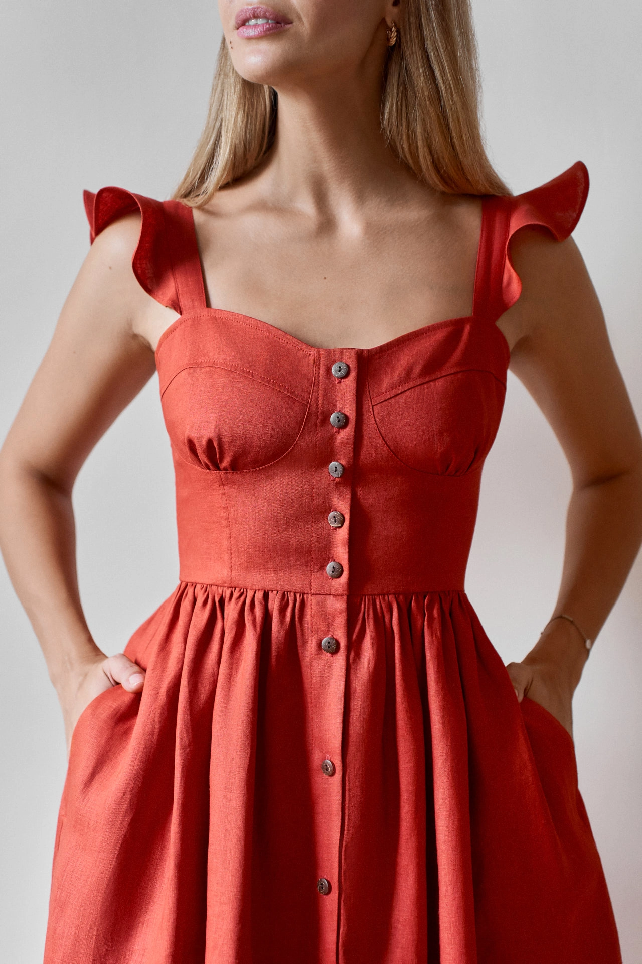 С чем носить сарафан: стильные сочетания на каждый день