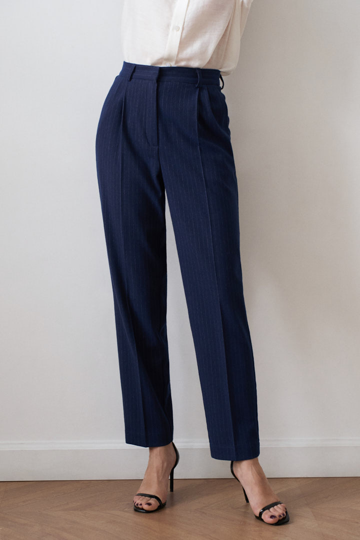 Классические прямые брюки в полоску в синем цвете