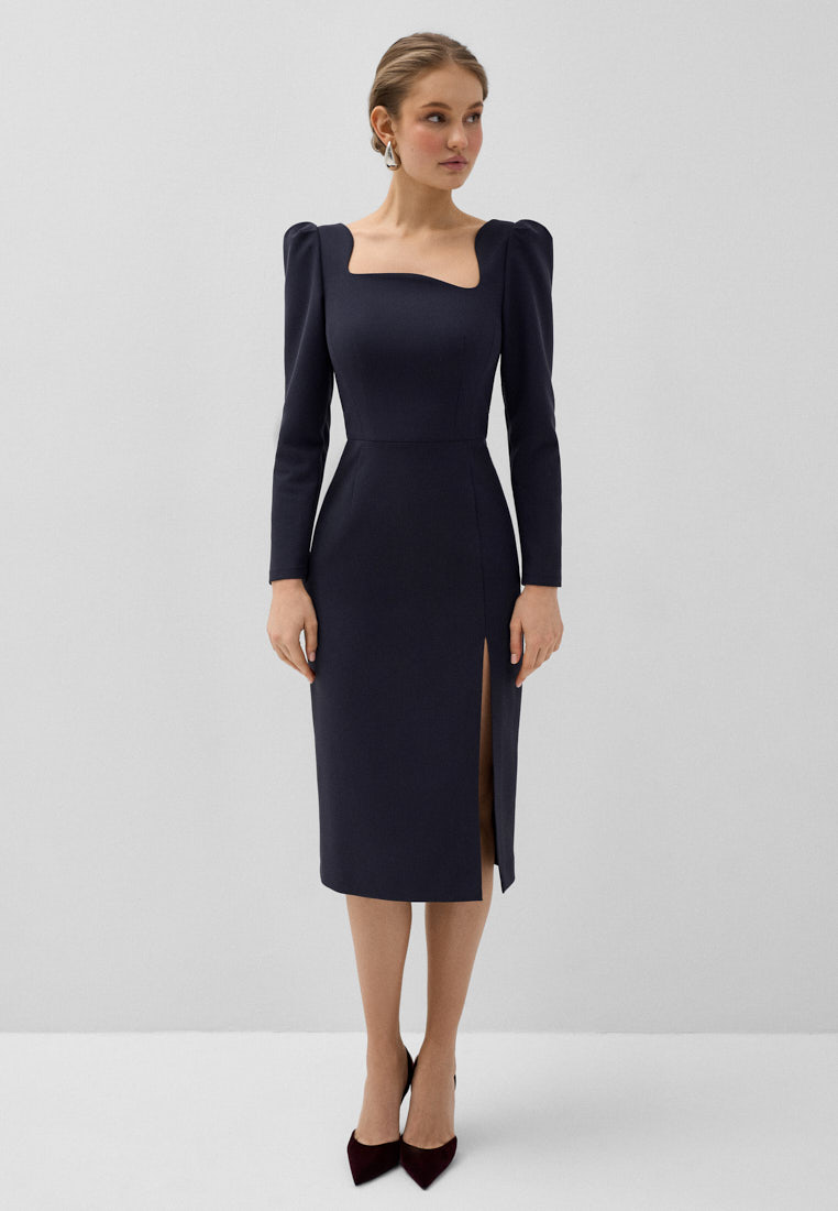 Платье с ассиметричным вырезом