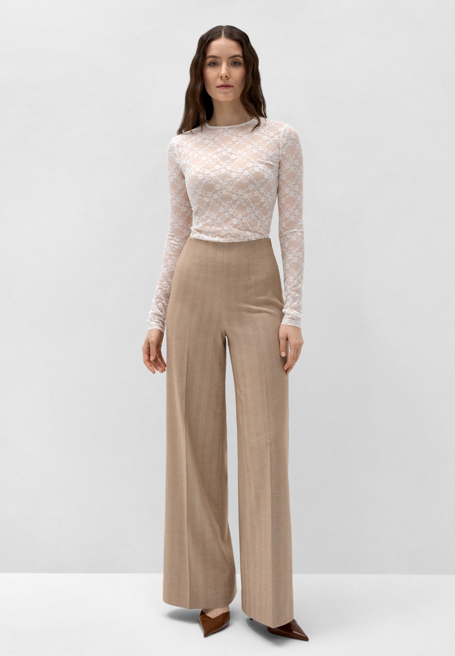 Лонгслив из кружева