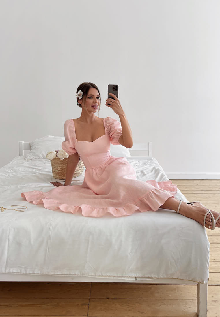 Платье изо льна с фонариками и воланом