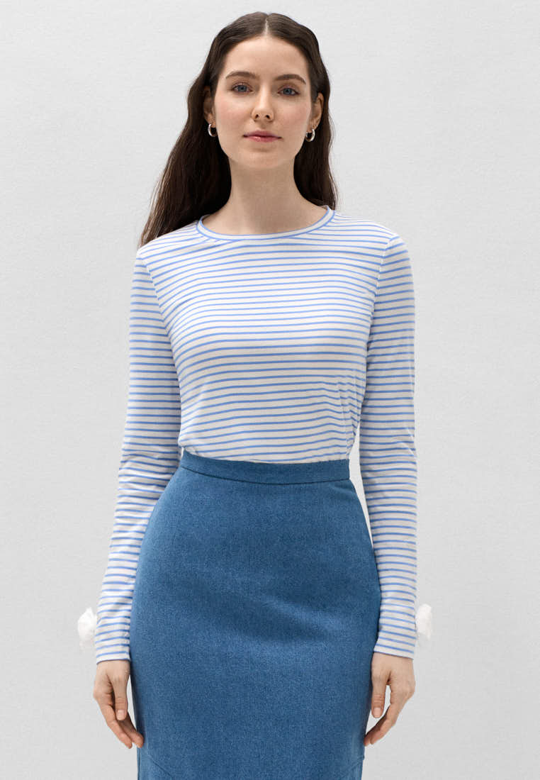 Лонгслив в полоску с цветком на рукаве