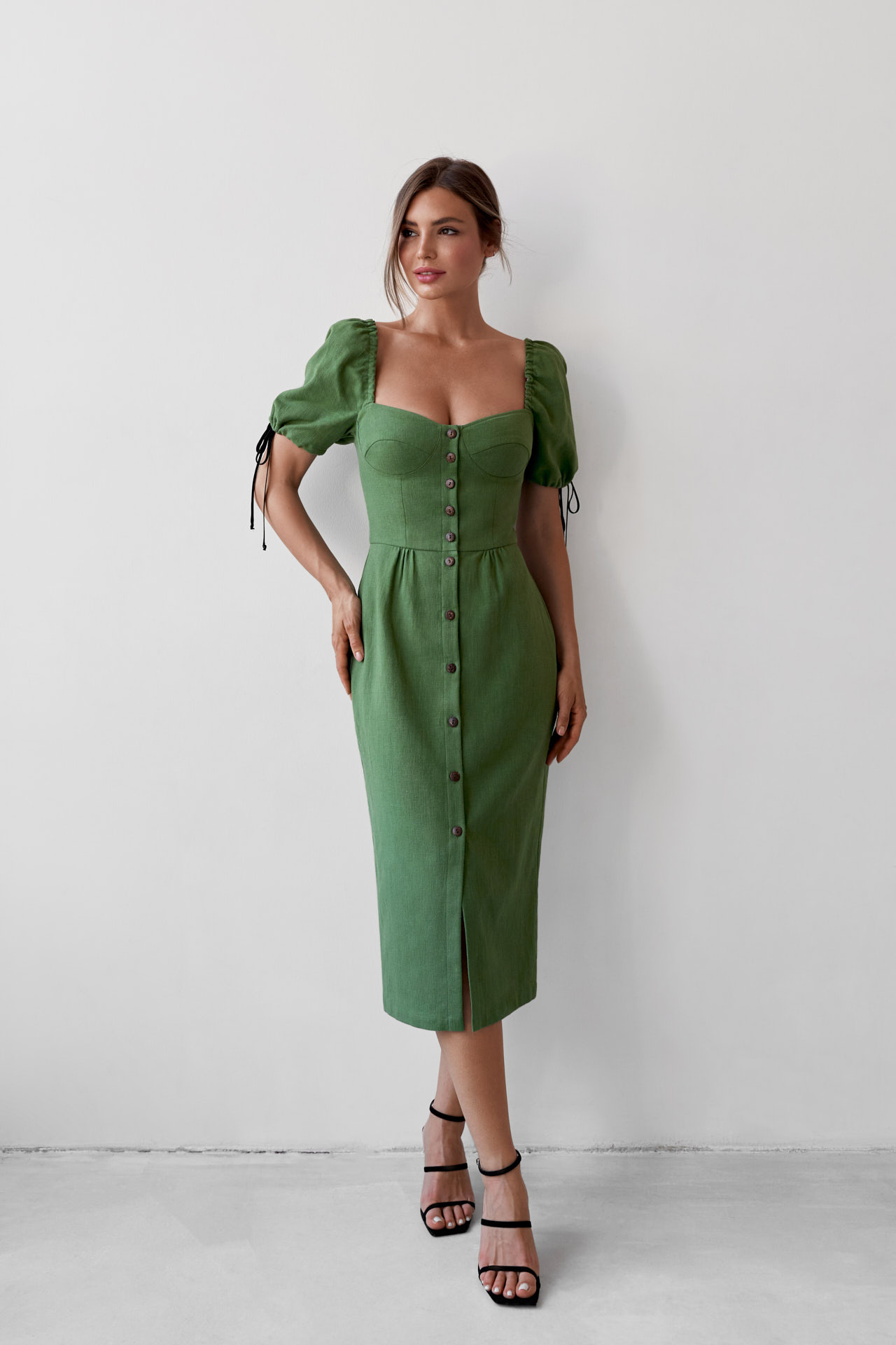 Платье-бюстье на пуговицах изо льна в зеленом оттенке
