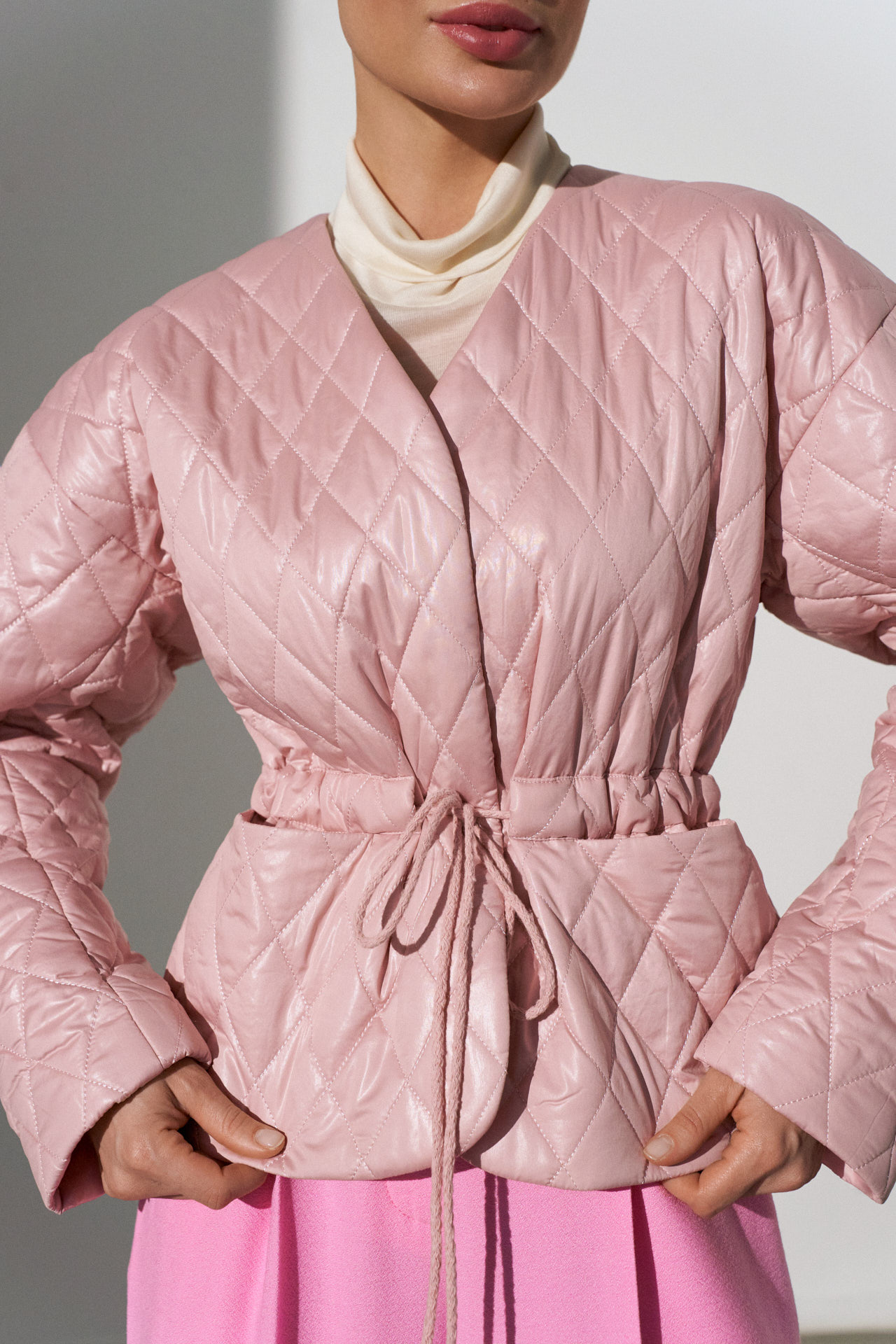 Стеганая куртка без воротника в розовом оттенке