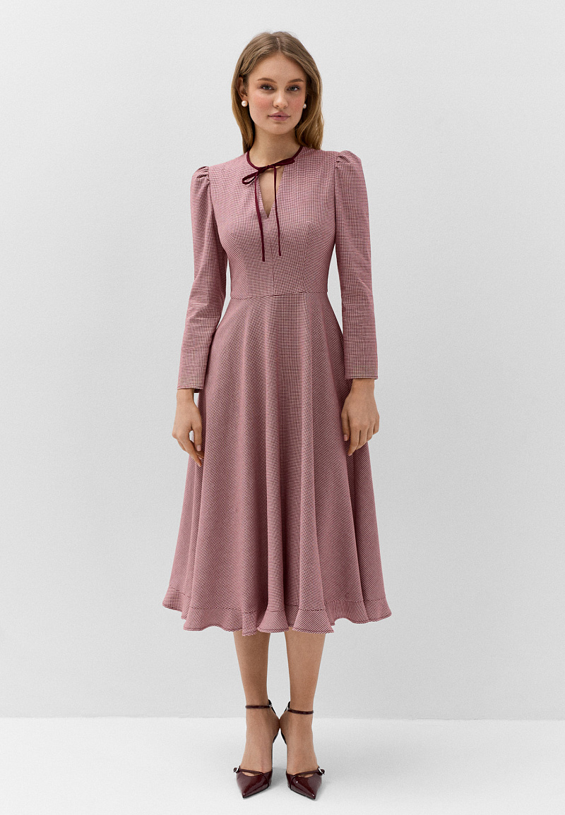 Платье с бантиком и струящейся юбкой