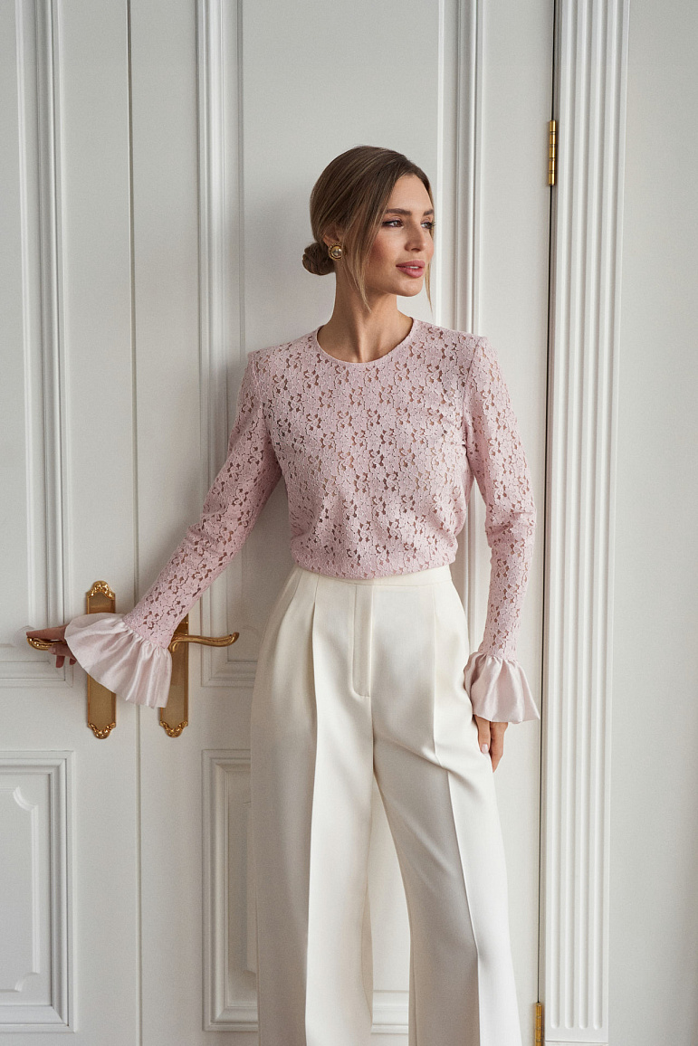 Блуза из кружева с воланами по рукаву