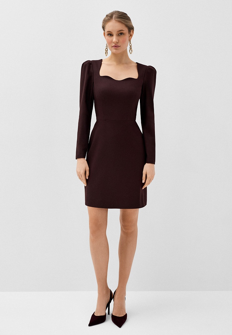 Платье мини с фигурным вырезом