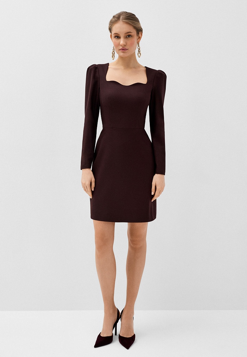 Платье мини с фигурным вырезом