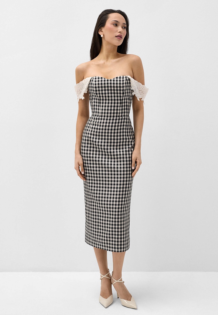Платье с бретелями из кружева