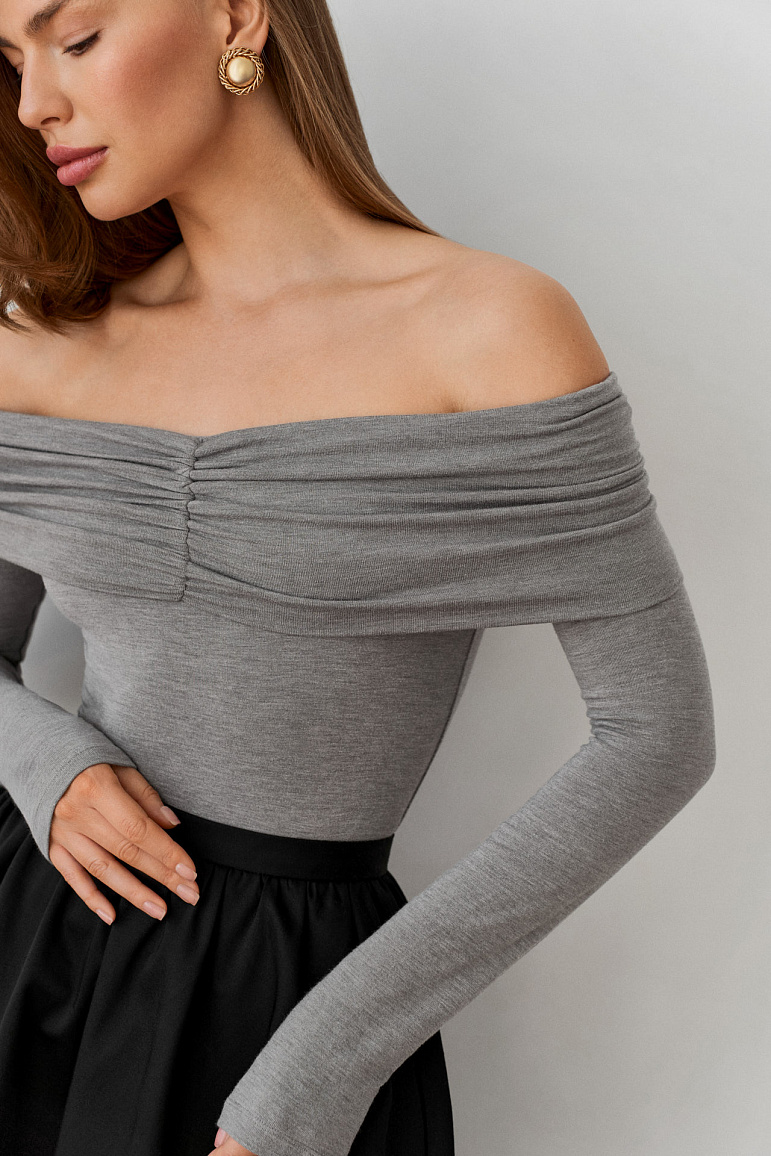 Топ трикотажный с открытыми плечами