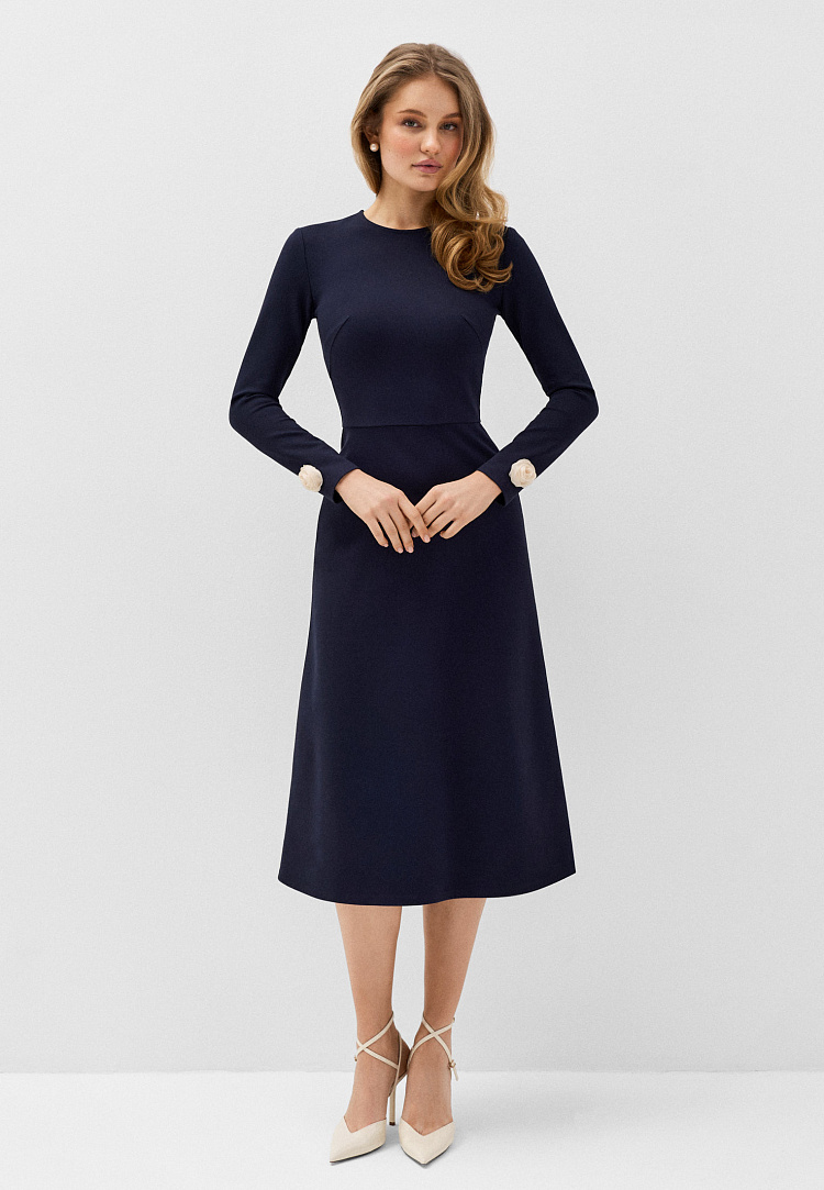 Платье из плотного трикотажа с розочками