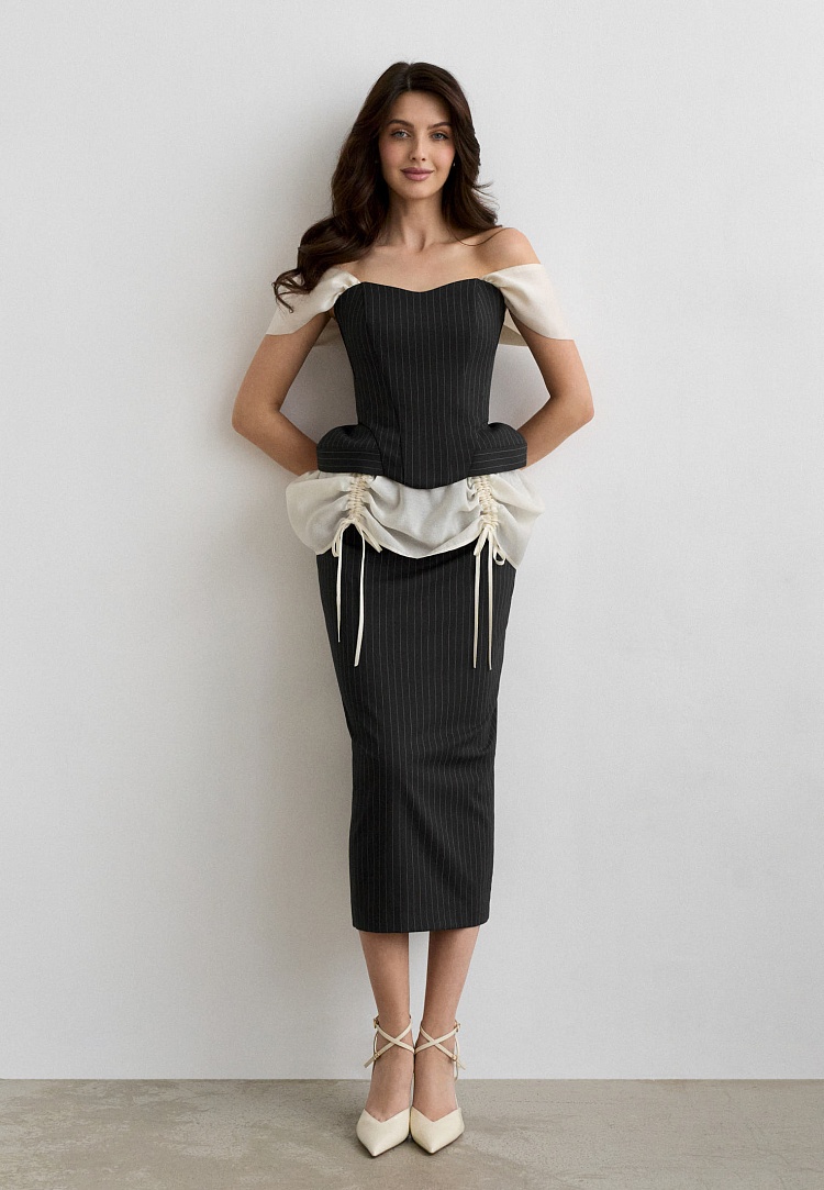 Корсетный топ с объемными бедрами