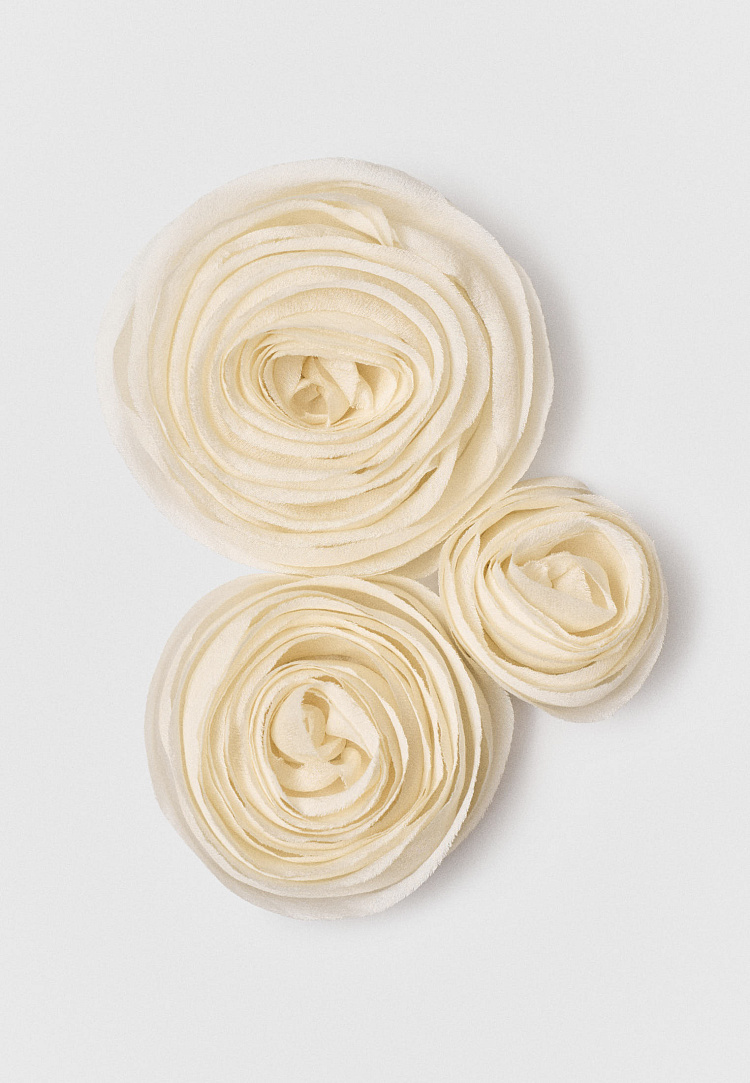 Брошь ручной работы из натуральной органзы