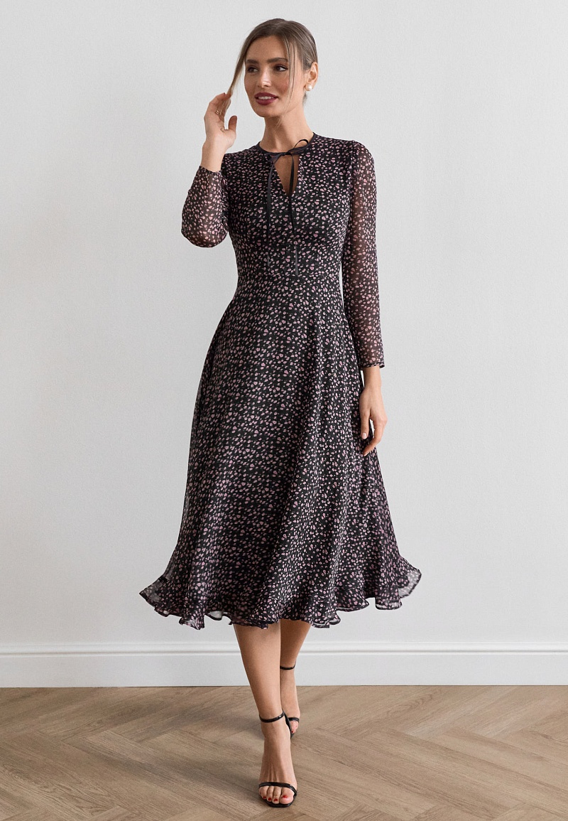 Платье с бантиком и струящейся юбкой