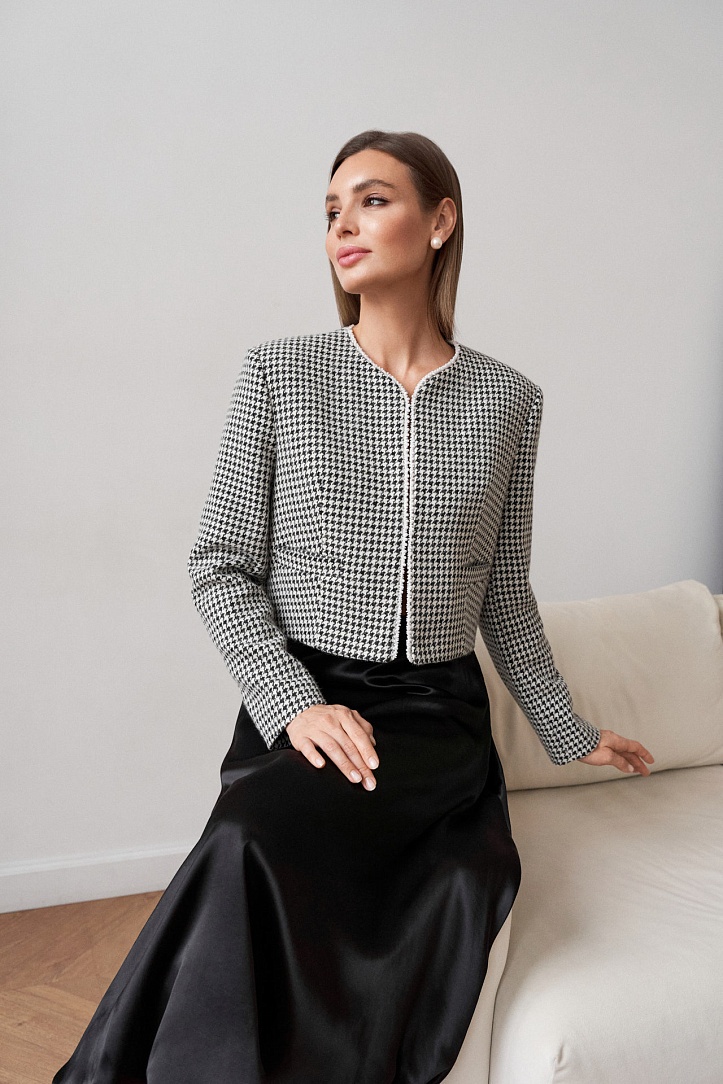 Укороченный жакет с жемчужной лентой